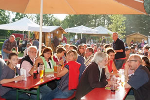 Hofgartenfest-2013-Gemuetliche-Hocketse