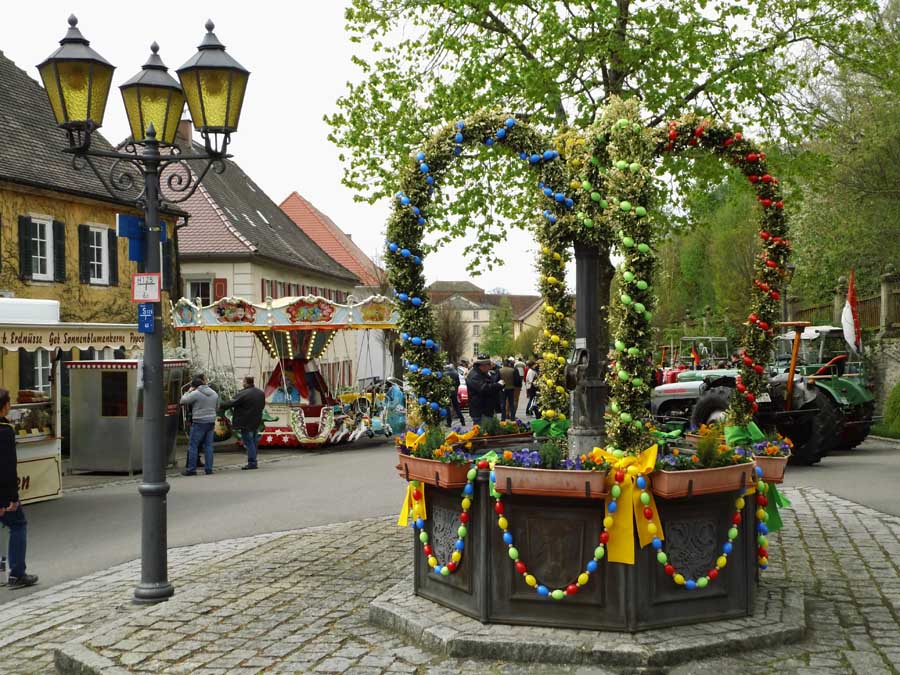 Oster in Bartenstein - Ostermarkt mit Flohmarkt / Trödelmarkt 2015 Ostern in Bartenstein 2017 mit Oldtimertreffen und Böllerschießen am Ostersonntag und Floh- u. Trödelmarkt am Ostermontag