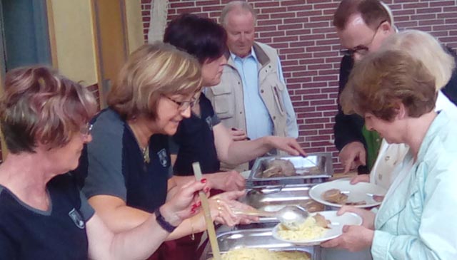 65 Jahre Patenschaft Bartenstein/Bartenstein (Ostpreußen) - Mittagessen, vorbereitet von der Ortsgemeinschaft