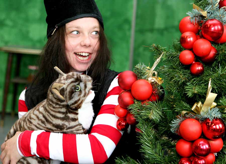 Das Wittener Kindertheater spielt: „Die kleine Hexe feiert Weihnachten“ nach Lieve Baeten