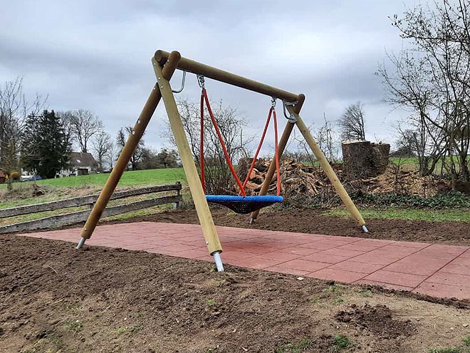 Ortsgemeinde Bartenstein Kindergartenspende Netzschaukel