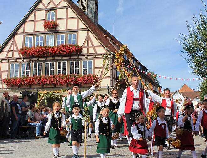 Niederstetten – Herbstfest 2022 findet statt – Auch das Vorbachtal feiert wieder! – Wintertanz – Bildrechte Stadt Niederstetten